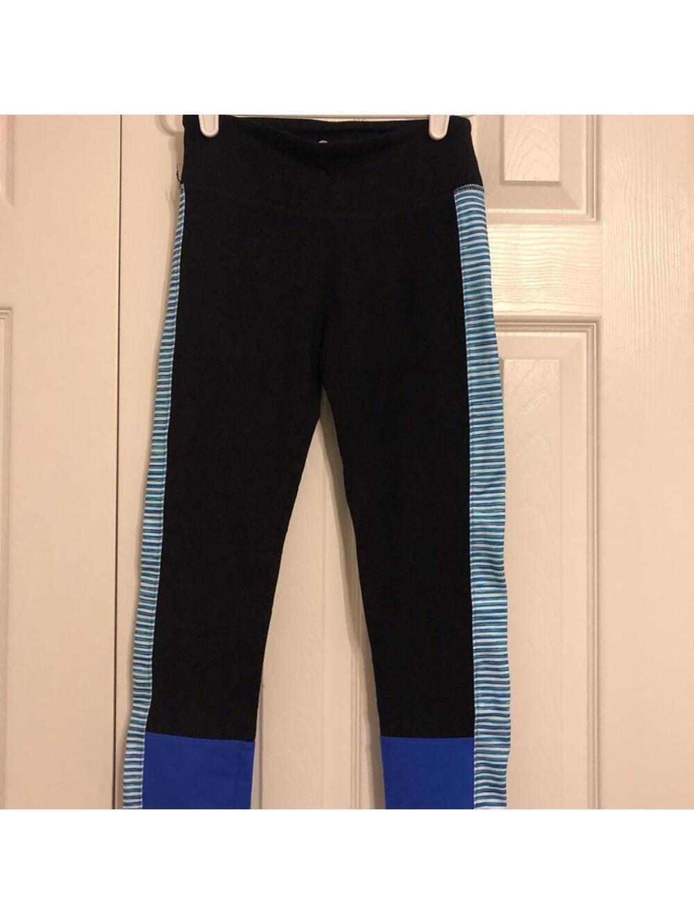 Juniors Leggings in crop ankle length.